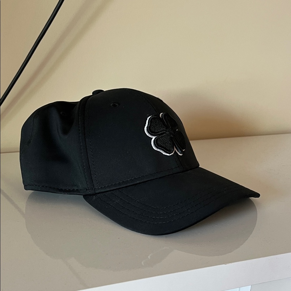 black baseball “live lucky” cap